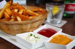 Pommes aus der Heißluftfritteuse - perfekt für die Party an der Hausbar